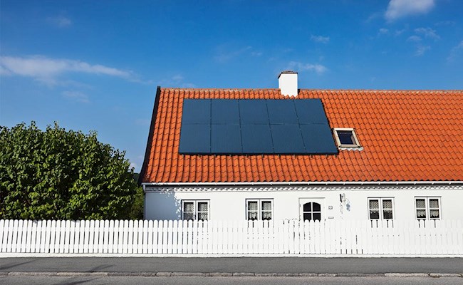 zonnepanelen op dak van een huis
