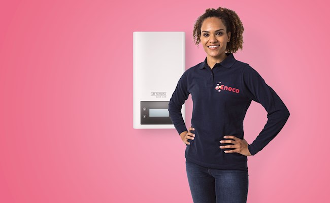Monteur voor de binnenunit van een hybride warmtepomp