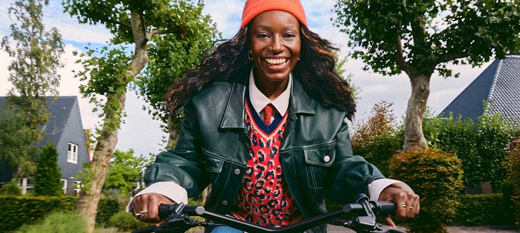 dame op de fiets