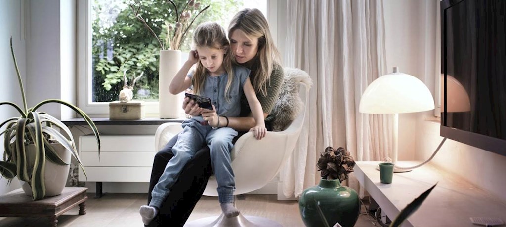 Moeder en dochter in huis