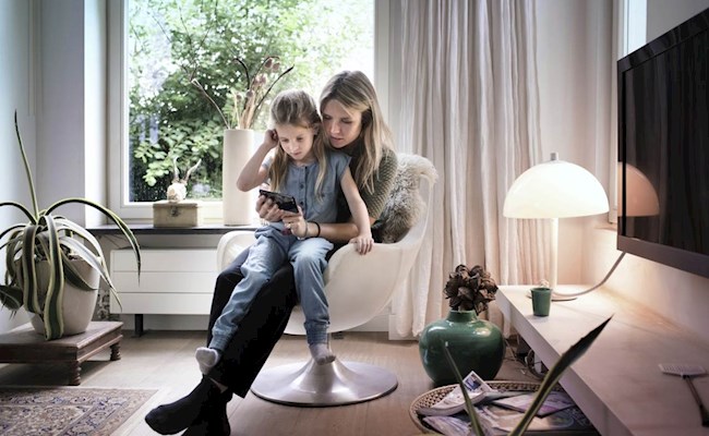 Moeder en dochter in huis