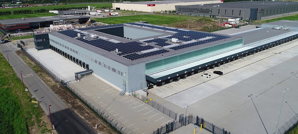 Zonnepanelen op PostNL Nieuwegein