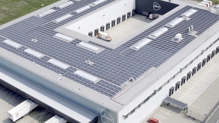 Zonnepanelen op PostNL Nieuwegein