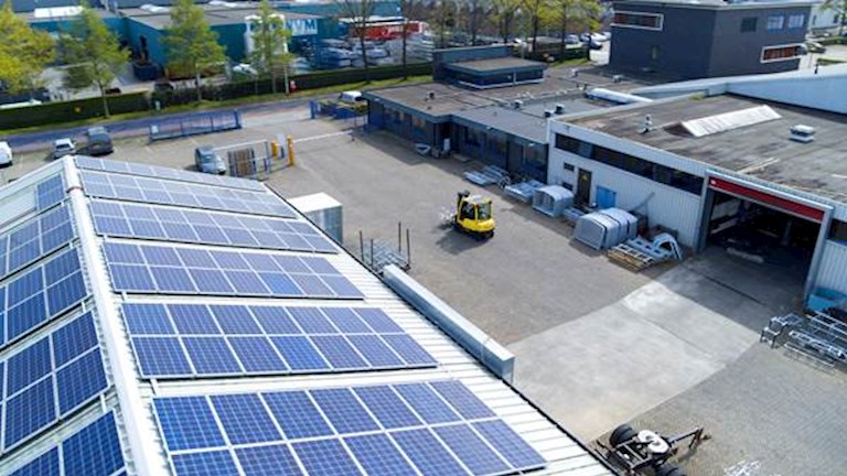 Parkbankjes maken met behulp van de zon