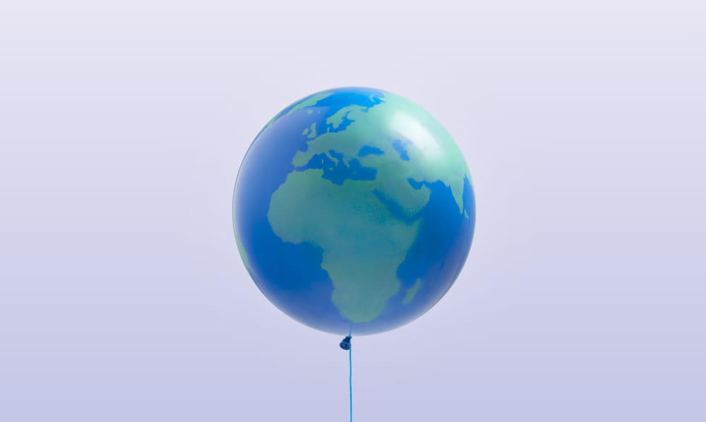 z-de-aarde-als-ballon-paars